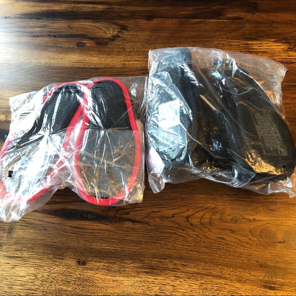 Victoria’s Secret Slippers - Size M - Picture 4 of 5